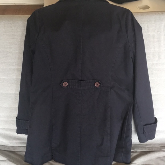 I sell a blue jacket. - Picture 2 of 4